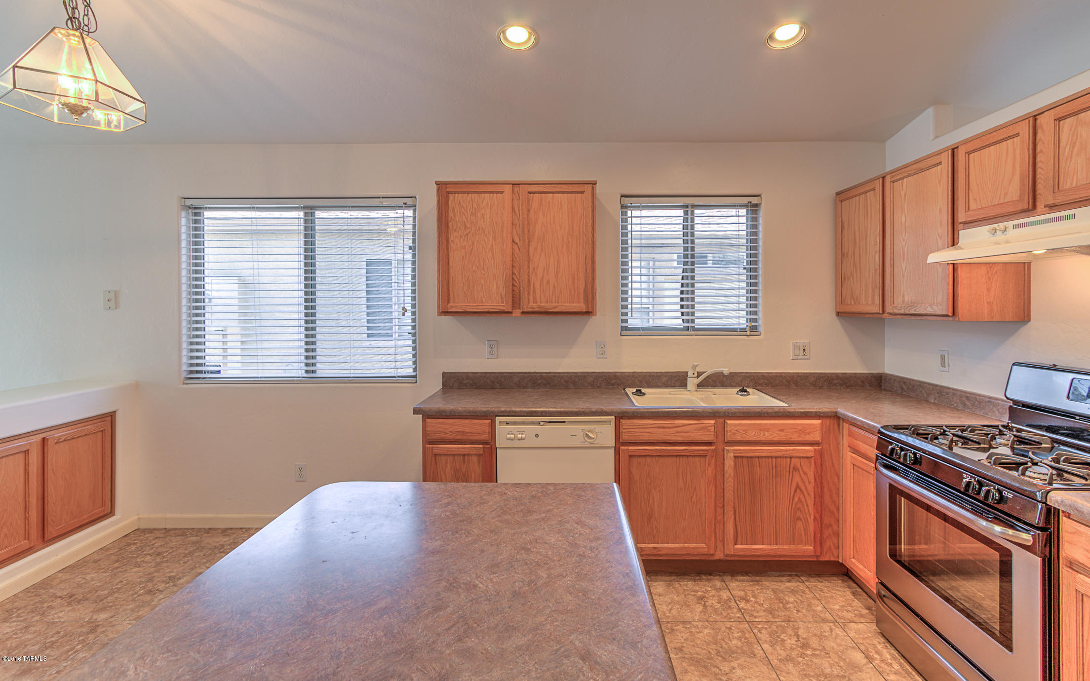 8273 South Bainbridge Road Tucson, AZ 85747 - Photo 10 of 38 Gallery Image 10