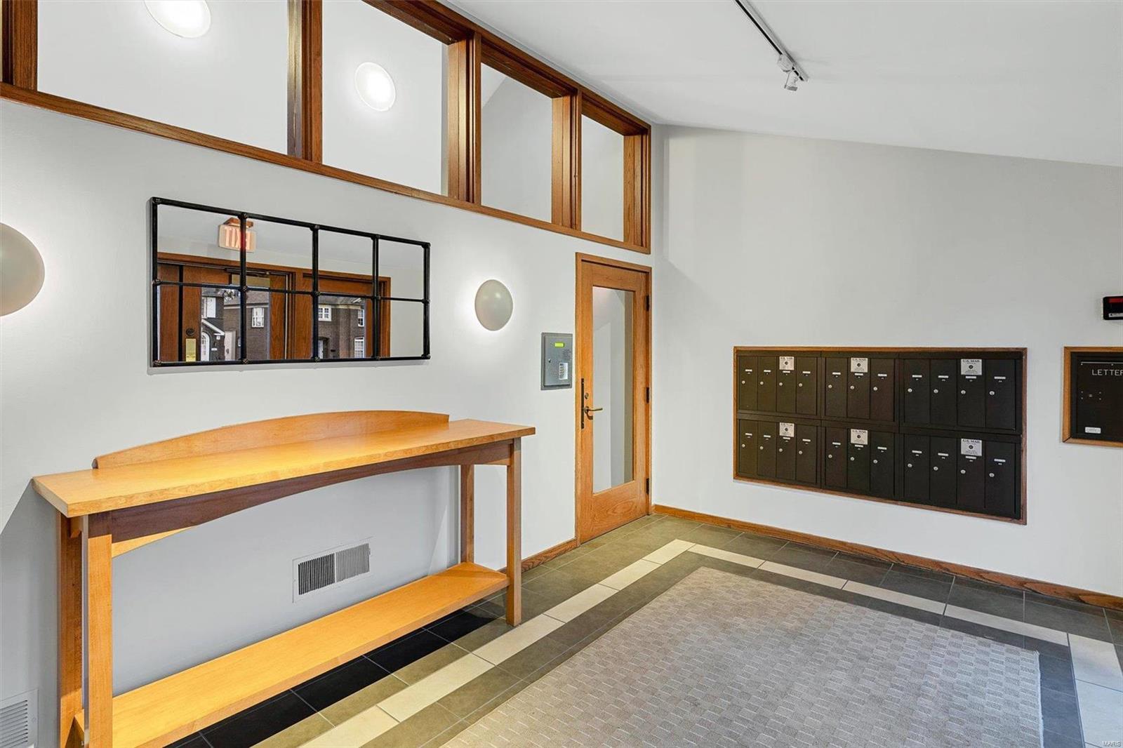 155 North Hanley Road, Unit 203 St. Louis, MO 63105 - Photo 16 of 17