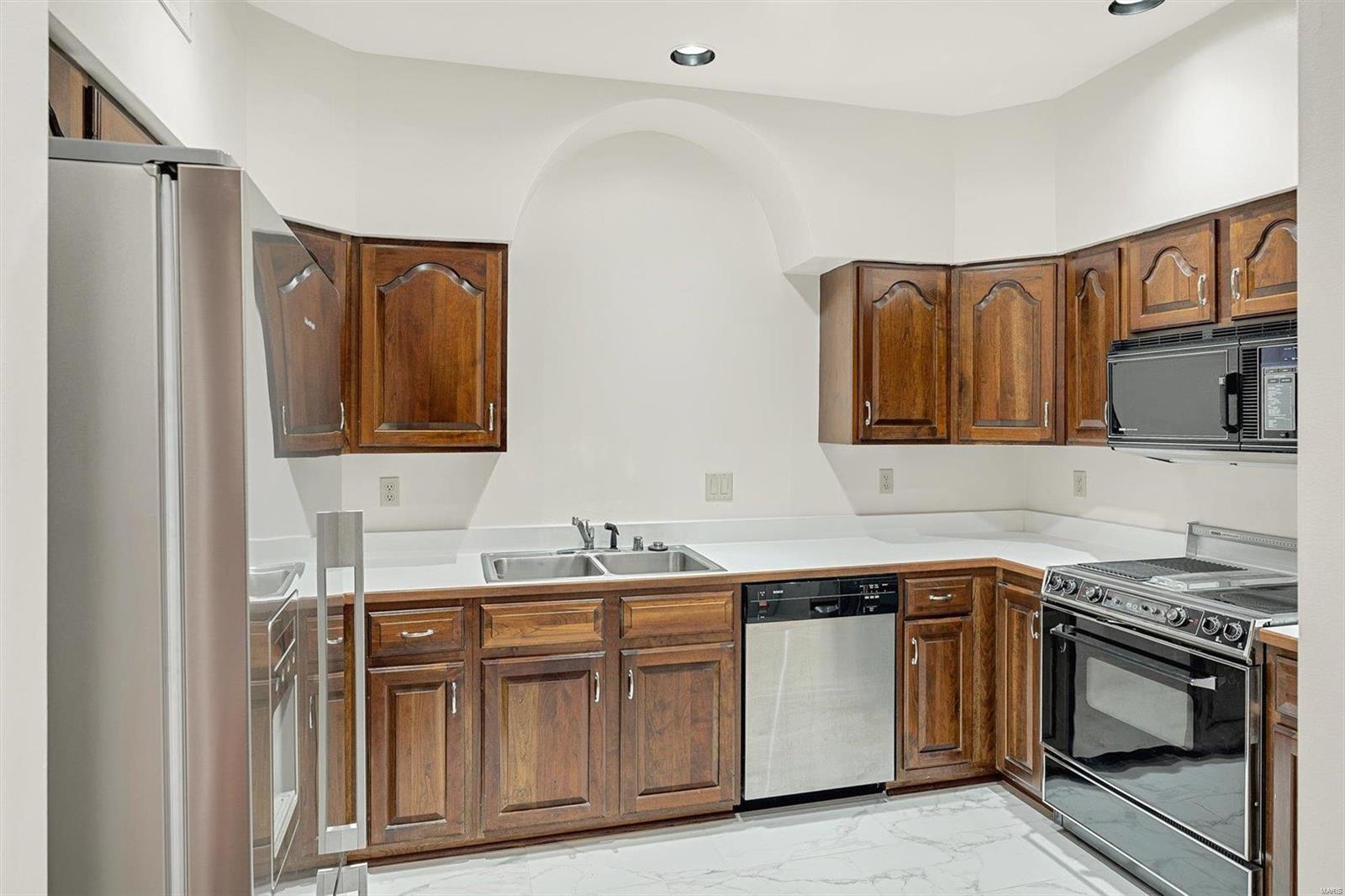 155 North Hanley Road, Unit 203 St. Louis, MO 63105 - Photo 6 of 17