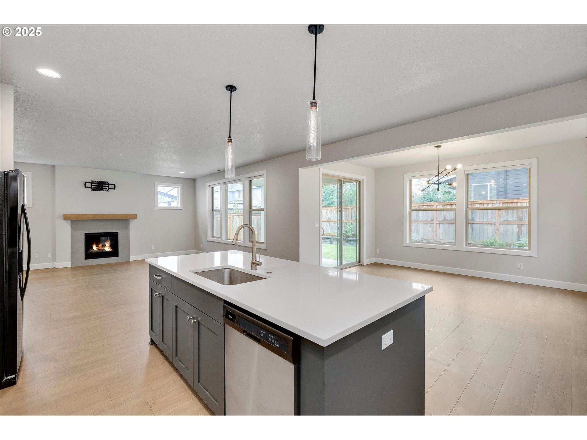 1009 Northeast 17th Avenue Canby, OR 97013 - Photo 11 of 30 Kitchen/Nook