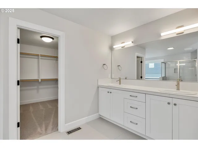 a view of an empty walk in closet