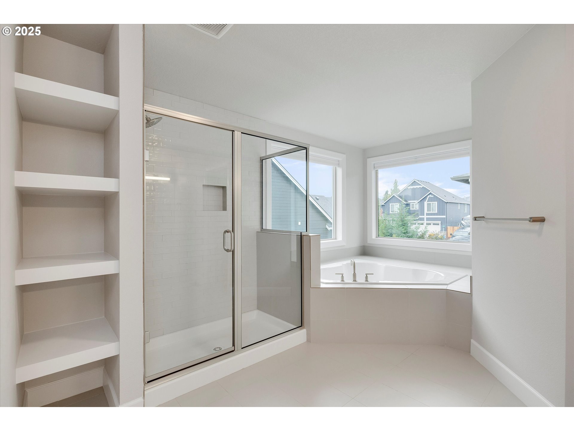 1009 Northeast 17th Avenue Canby, OR 97013 - Photo 18 of 30 Bathroom, Attached