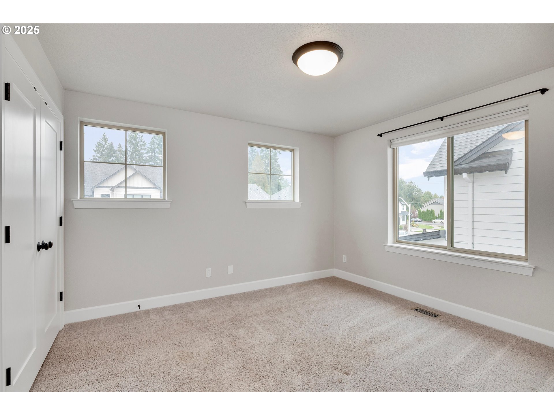 1009 Northeast 17th Avenue Canby, OR 97013 - Photo 19 of 30 Bedroom