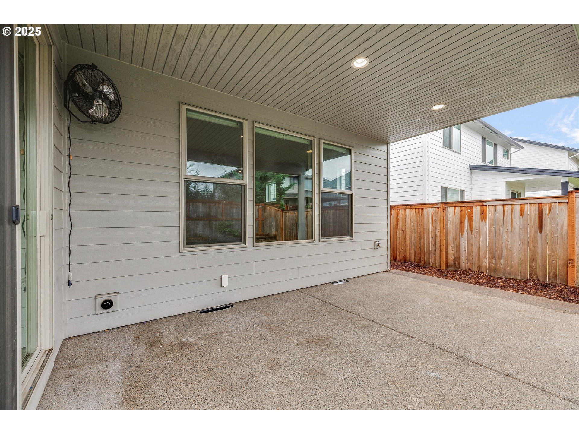 1009 Northeast 17th Avenue Canby, OR 97013 - Photo 27 of 30 Patio
