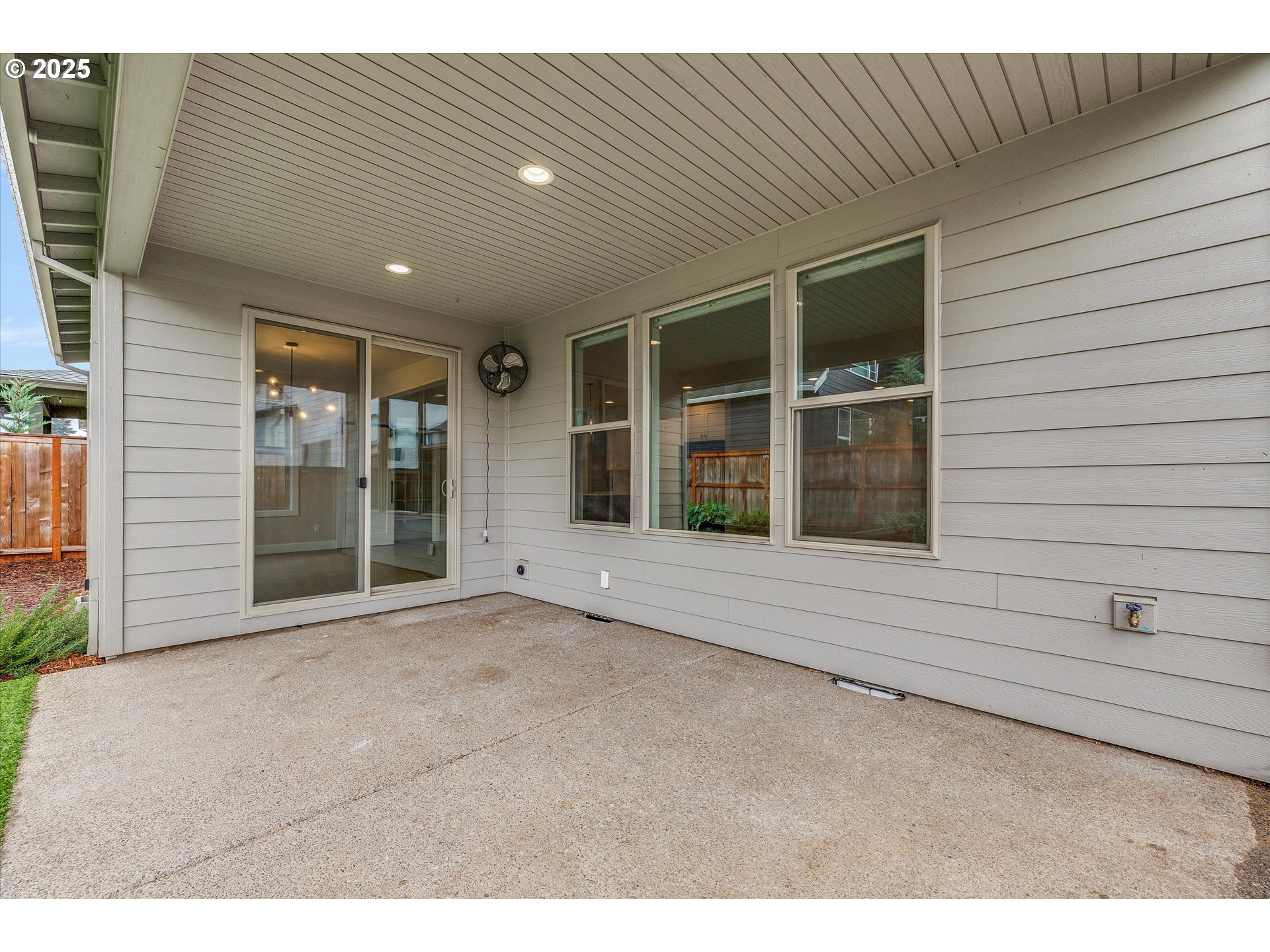 1009 Northeast 17th Avenue Canby, OR 97013 - Photo 28 of 30 Patio