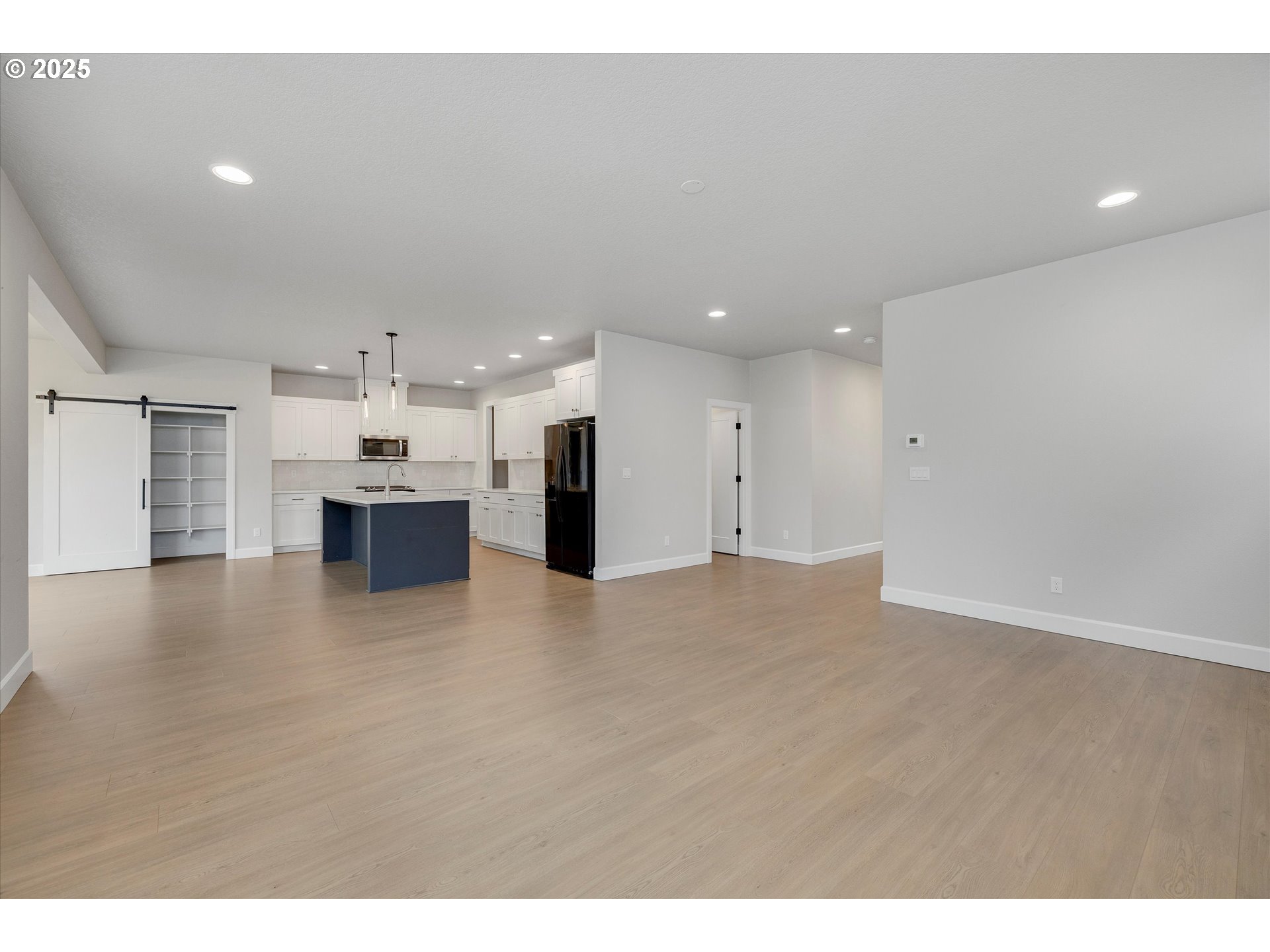 1009 Northeast 17th Avenue Canby, OR 97013 - Photo 6 of 30 Kitchen/Living Room
