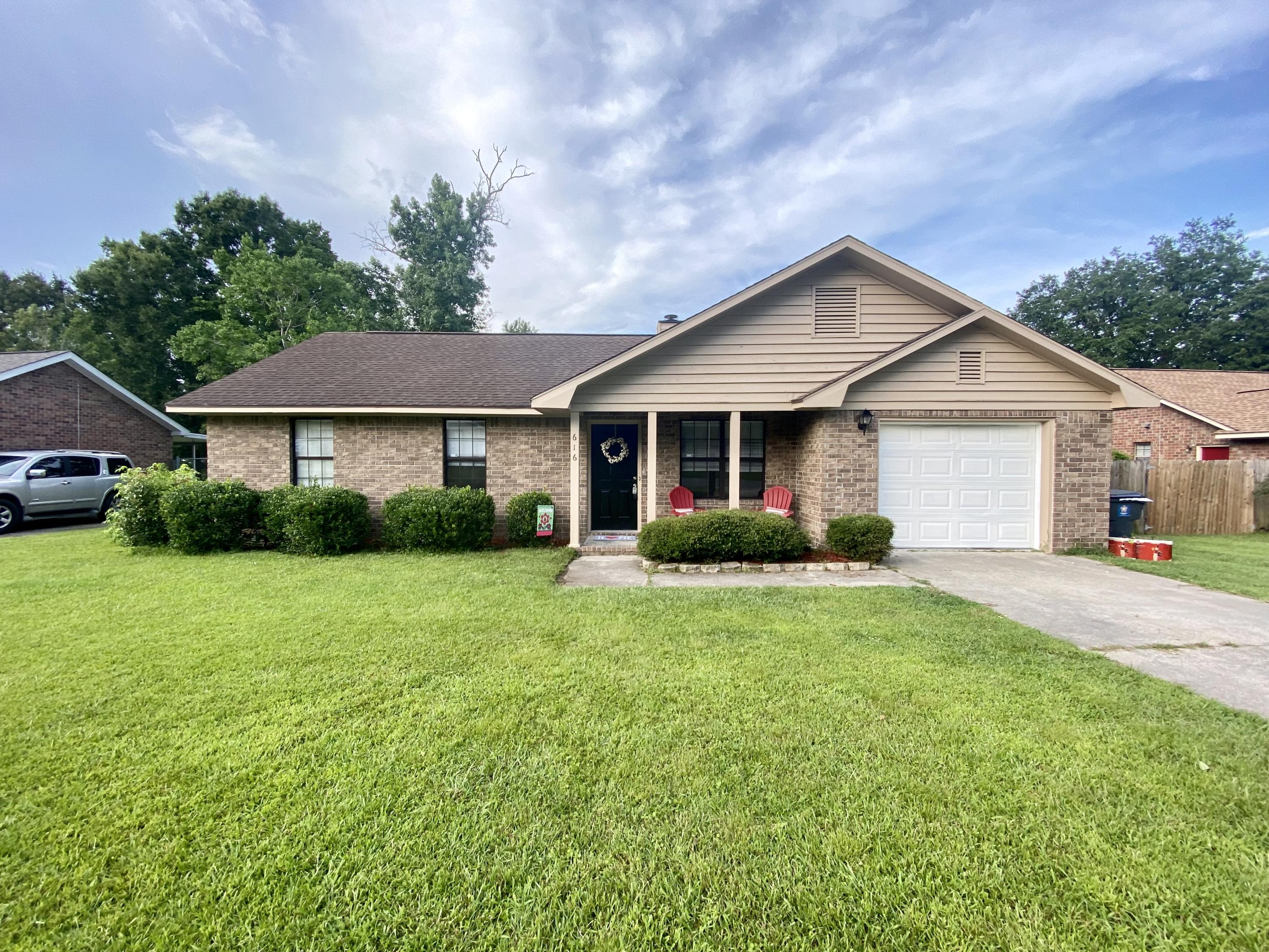 616 Oxford Road Ladson, SC 29456 - Photo 1 of 15 64DAE7E8-3004-447A-A634-3A975AA8BCE0