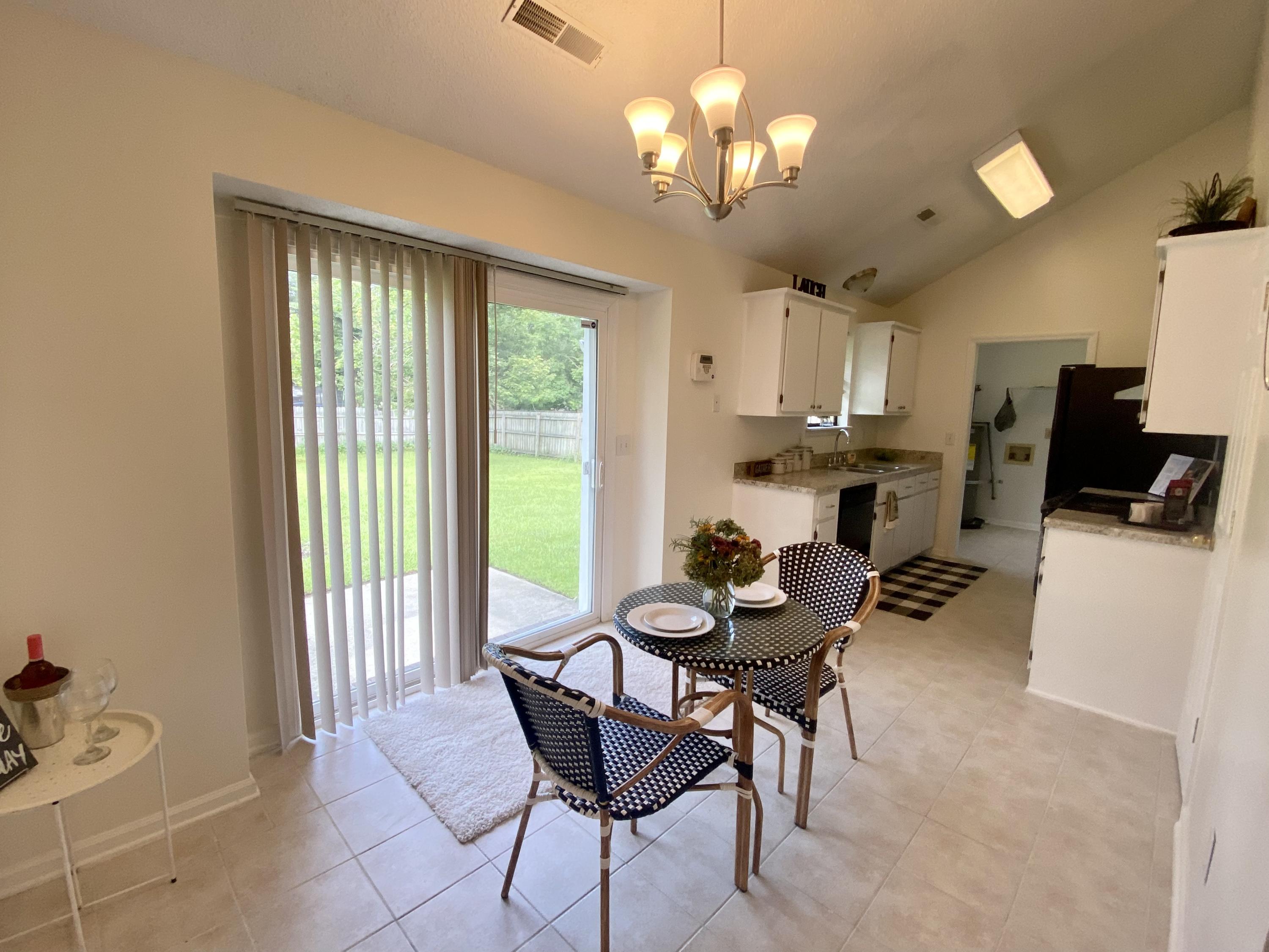 616 Oxford Road Ladson, SC 29456 - Photo 4 of 15 14286ADD-7BF9-4FBB-B647-658307240970