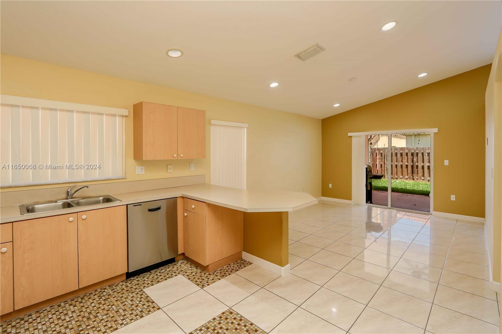 23935 Southwest 108th Place Homestead, FL 33032 - Photo 8 of 30 a large bathroom with a sink a mirror and a bathtub