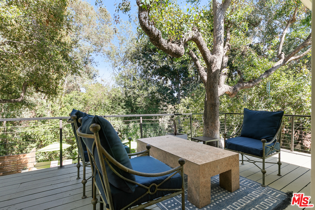 534 Lakeview Road Pasadena, CA 91105 - Photo 11 of 34 a view of a patio in a backyard
