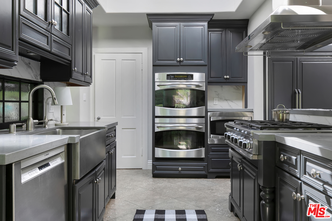 534 Lakeview Road Pasadena, CA 91105 - Photo 16 of 34 a kitchen with a stove and a microwave