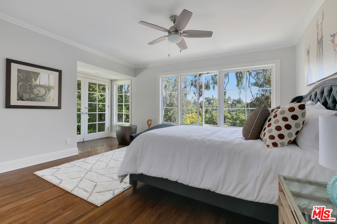 534 Lakeview Road Pasadena, CA 91105 - Photo 20 of 34 a bedroom with a large bed and a large window