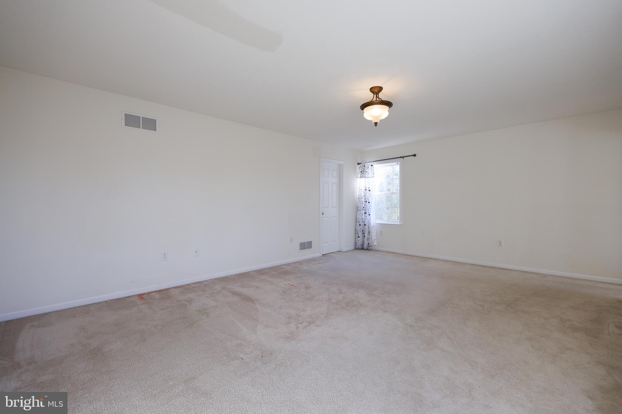 327 Squire Lane Lititz, PA 17543 - Photo 22 of 48 an empty room with windows and closet