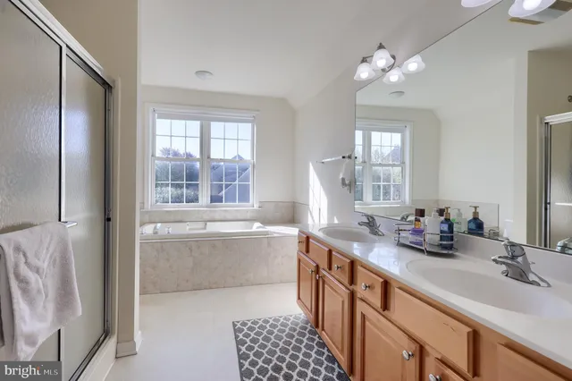 $560,000 | 327 Squire Lane, Lititz, PA 17543