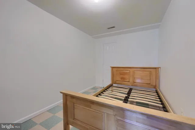 $560,000 | 327 Squire Lane, Lititz, PA 17543