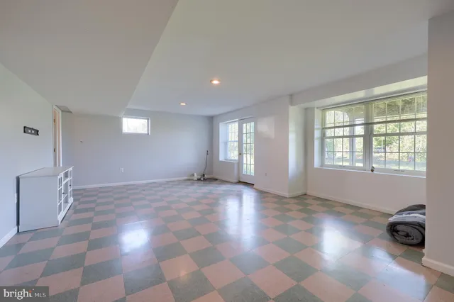 $560,000 | 327 Squire Lane, Lititz, PA 17543