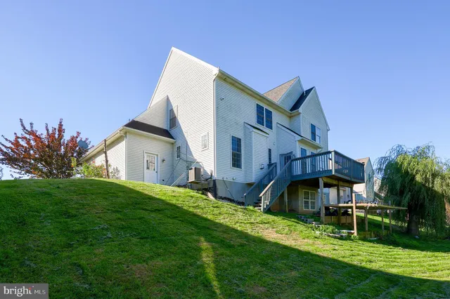 $560,000 | 327 Squire Lane, Lititz, PA 17543