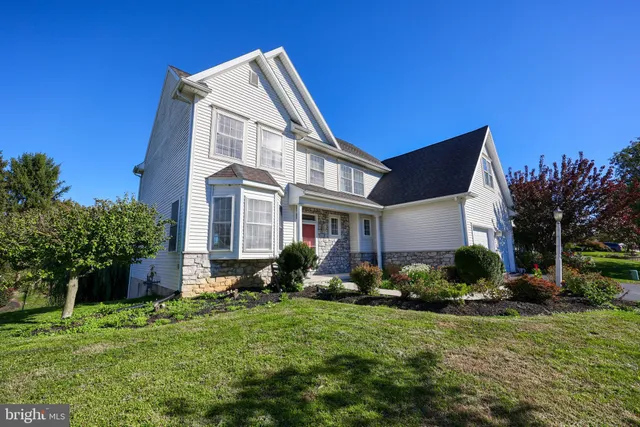 $560,000 | 327 Squire Lane, Lititz, PA 17543