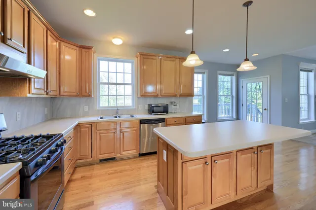 $560,000 | 327 Squire Lane, Lititz, PA 17543