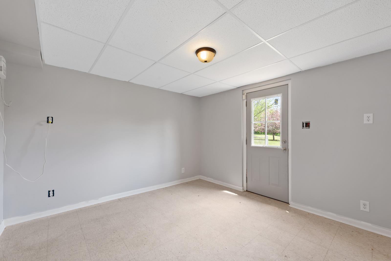 189 Cherokee Road Hendersonville, TN 37075 - Photo 12 of 19 Down Stairs Bedroom