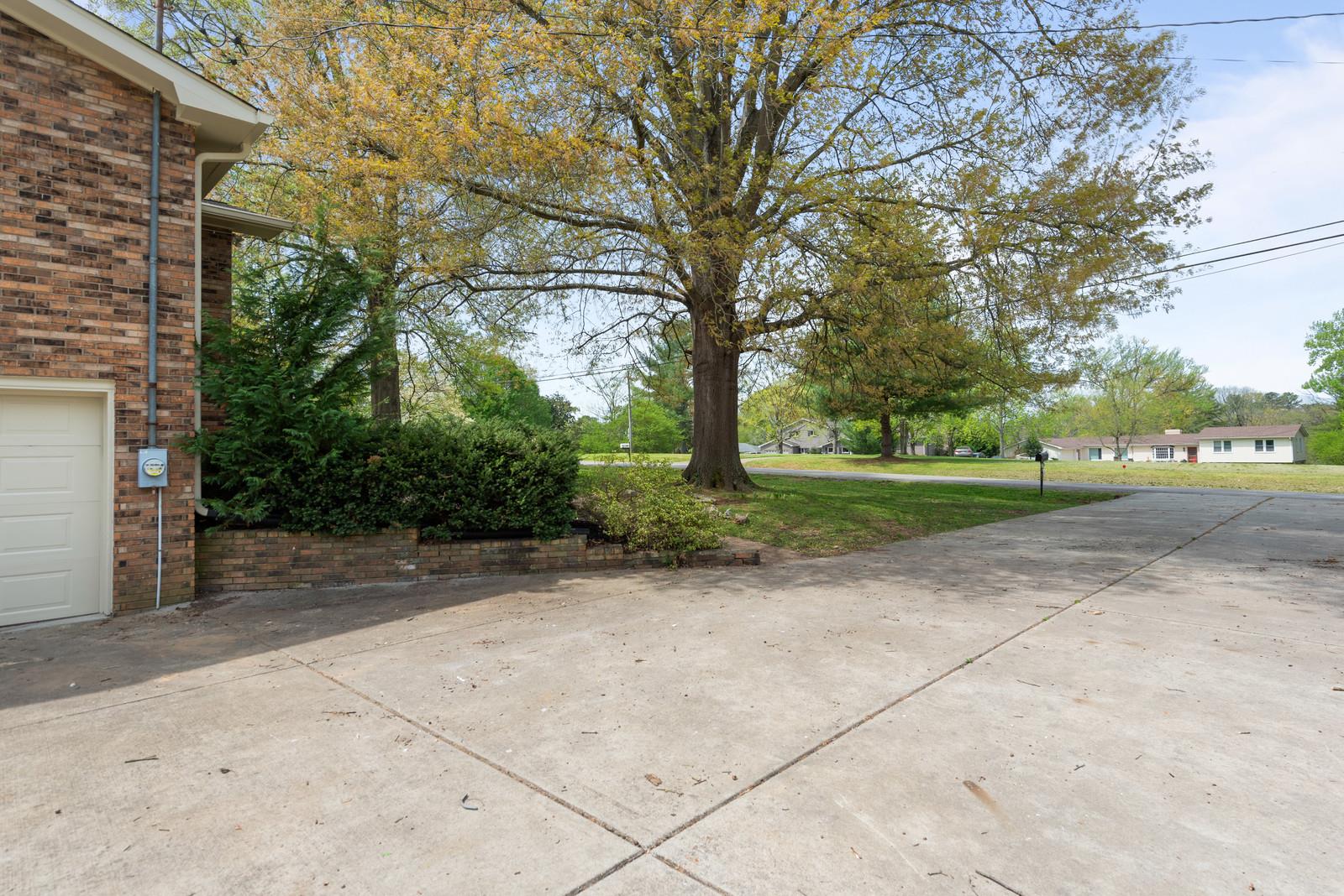 189 Cherokee Road Hendersonville, TN 37075 - Photo 19 of 19 Best Driveway on the Street.