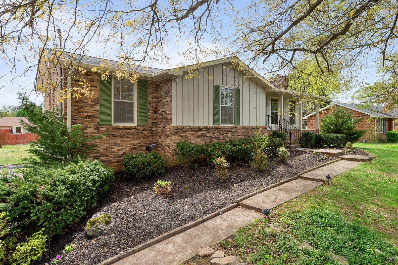189 Cherokee Road Hendersonville, TN 37075 - Photo 2 of 19 Gallery Image 2