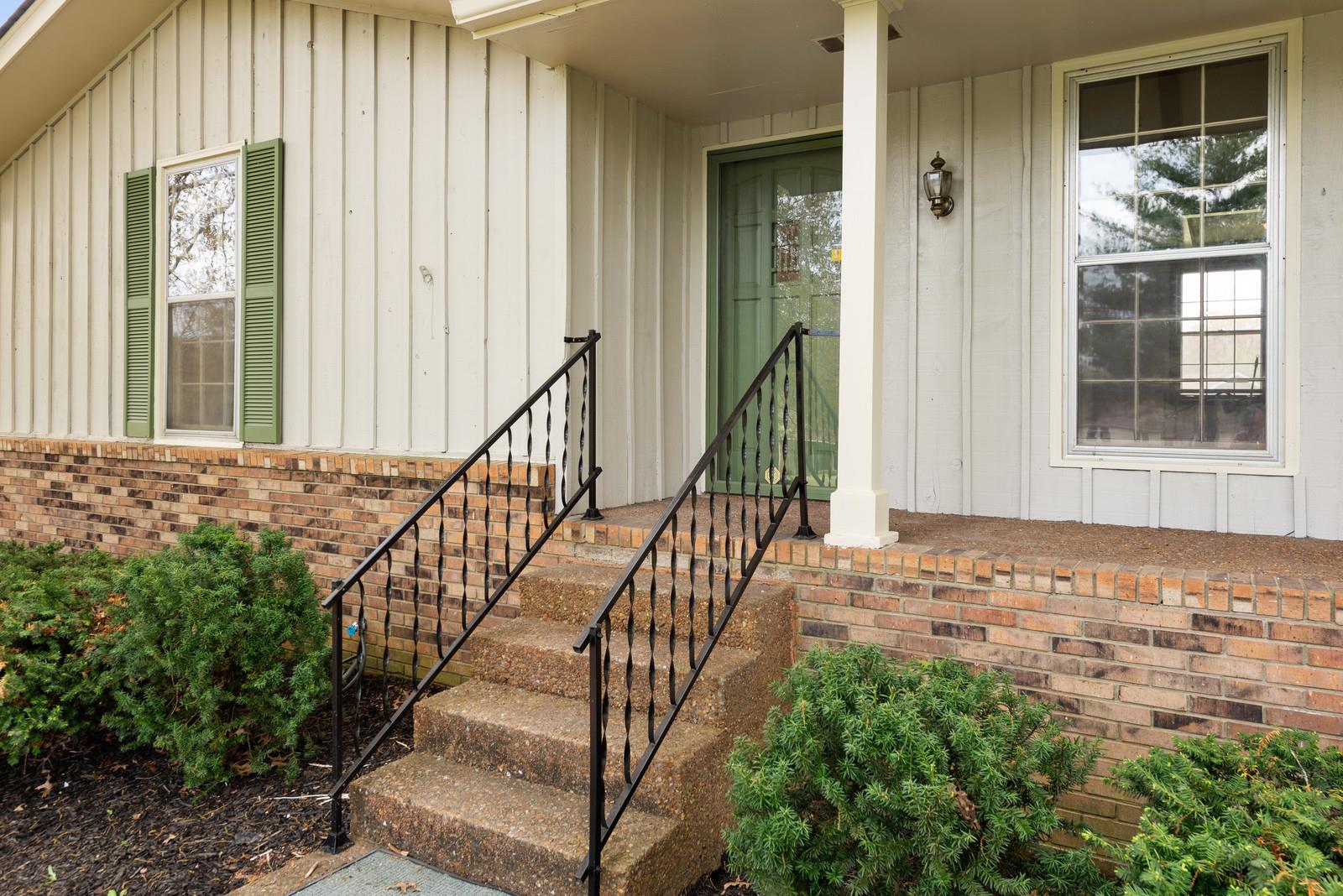 189 Cherokee Road Hendersonville, TN 37075 - Photo 3 of 19 Front Porch with Lake View