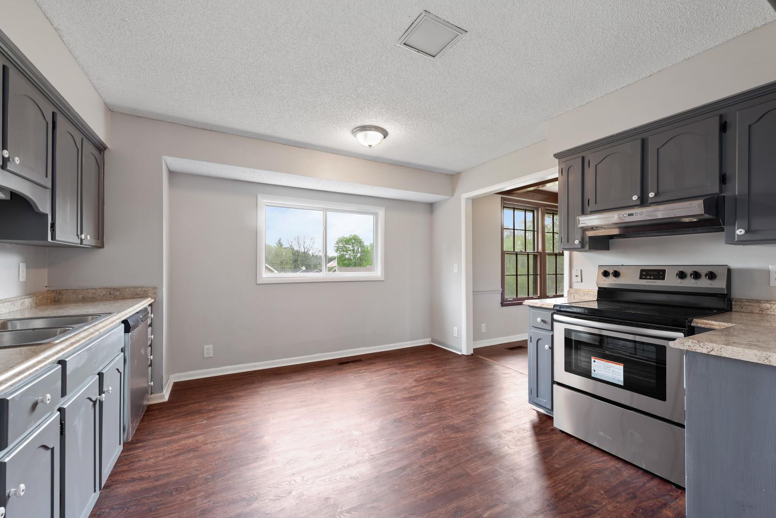189 Cherokee Road Hendersonville, TN 37075 - Photo 7 of 19 Main Floor Kitchen