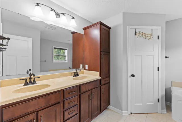 $649,990 | 8490 Moraine Circle, Shakopee, MN 55379