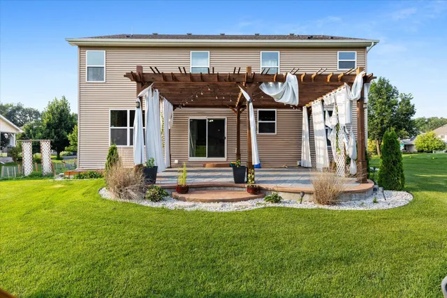 $649,990 | 8490 Moraine Circle, Shakopee, MN 55379