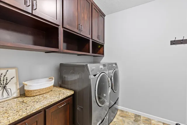 $649,990 | 8490 Moraine Circle, Shakopee, MN 55379