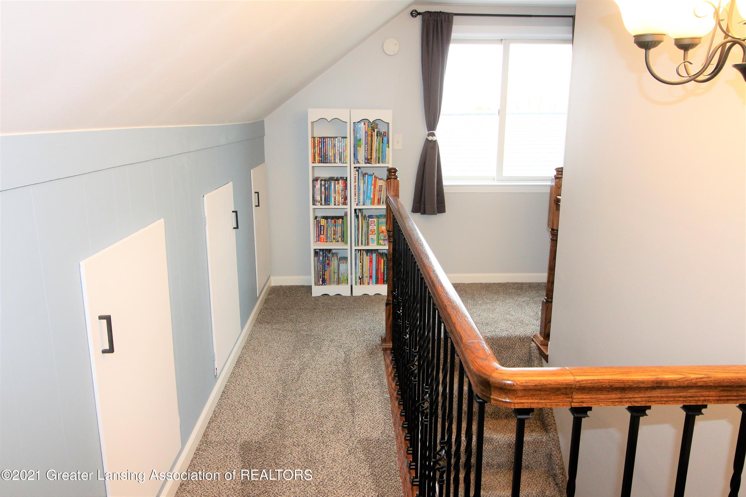 8370 West Howe Road Eagle, MI 48822 - Photo 29 of 45 stairs