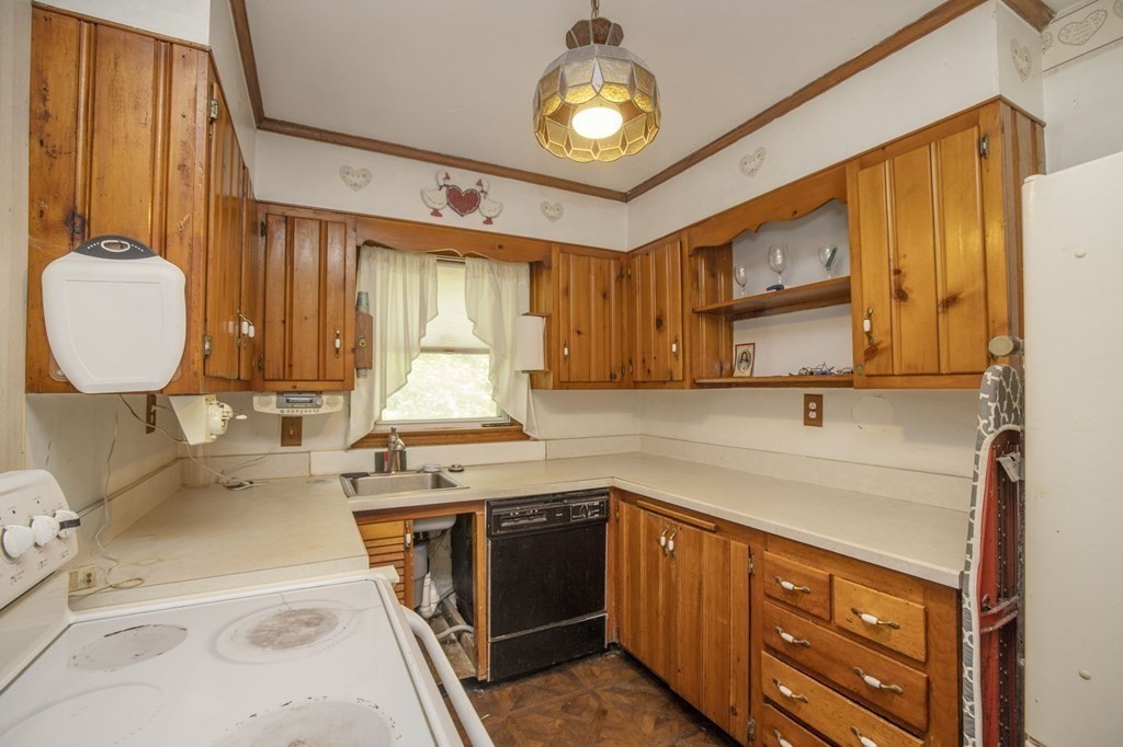 258 High Street Taunton, MA 02780 - Photo 7 of 30