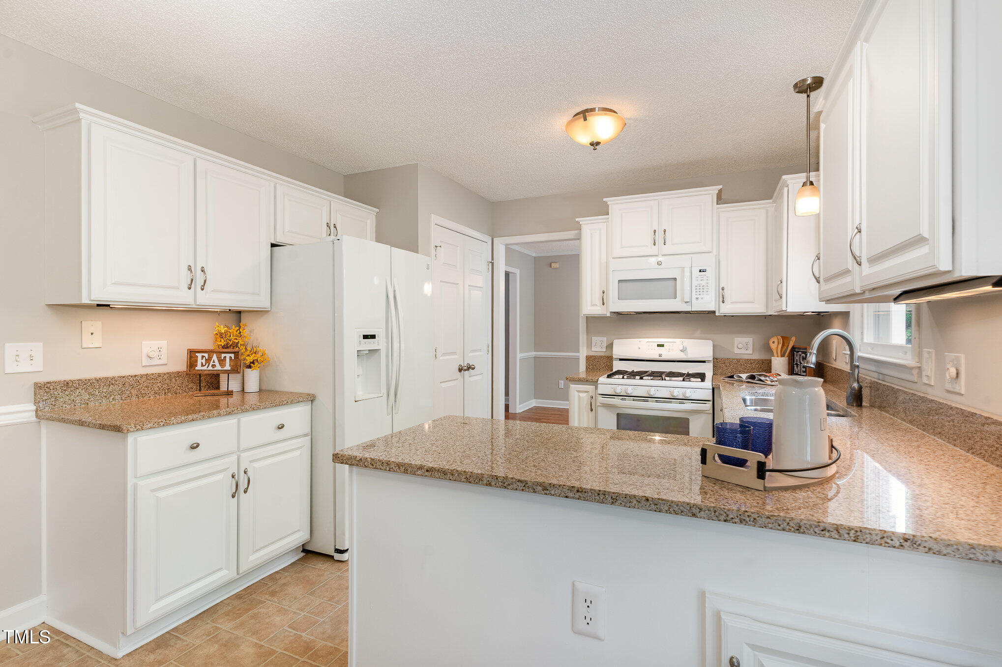 5033 Knightsbridge Way Raleigh, NC 27604 - Photo 10 of 40 Under Cabinet lights