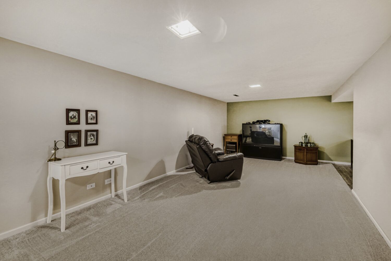 340 West Middle Street South Elgin, IL 60177 - Photo 18 of 28 a living room with furniture and a flat screen tv