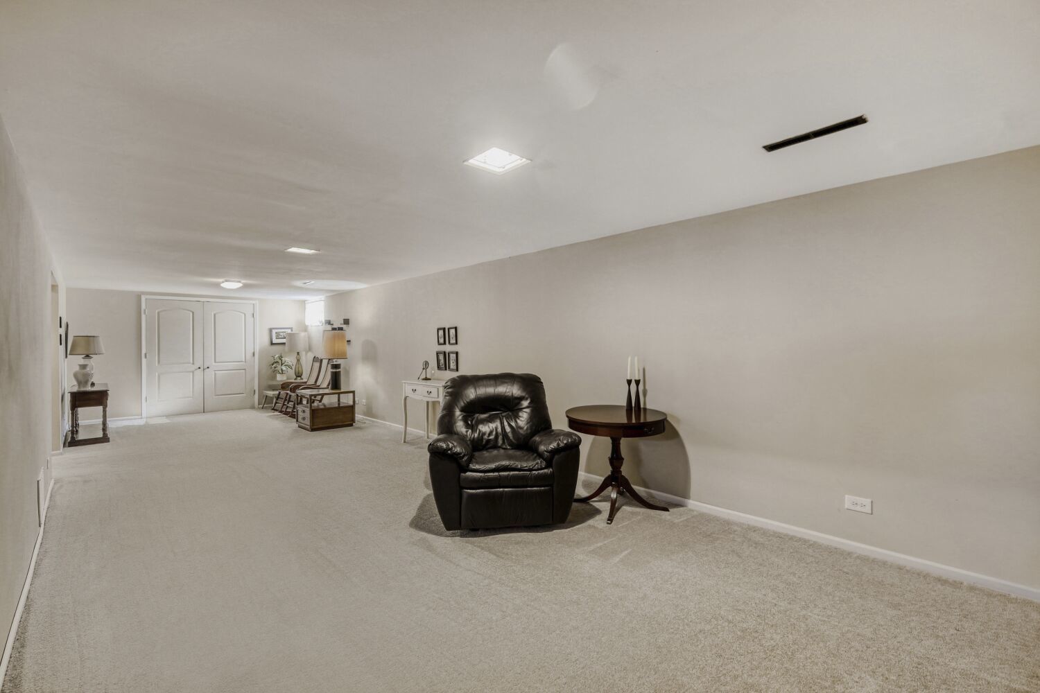 340 West Middle Street South Elgin, IL 60177 - Photo 19 of 28 a view of a livingroom with furniture