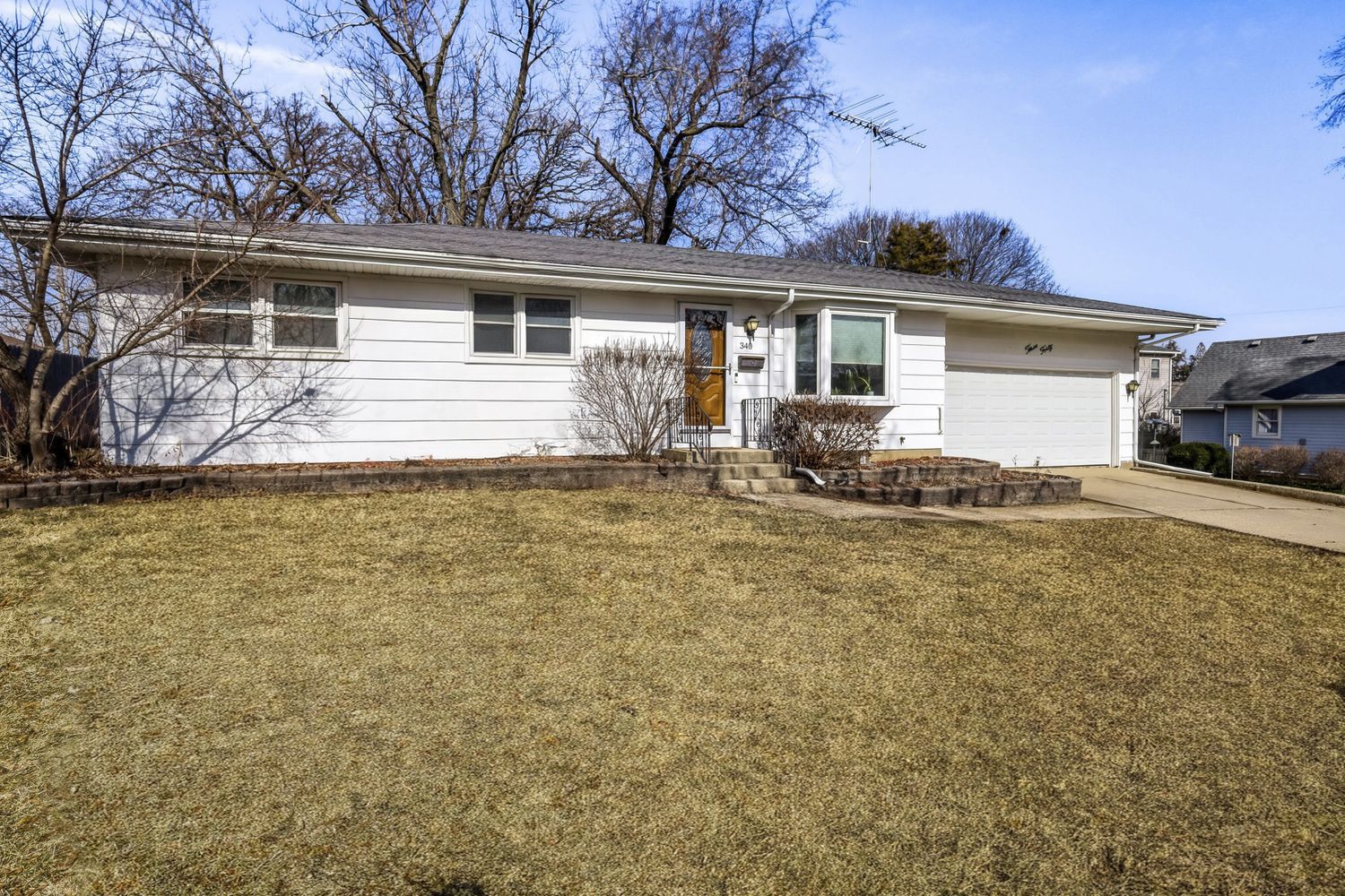 340 West Middle Street South Elgin, IL 60177 - Photo 2 of 28 a house view with a garden space