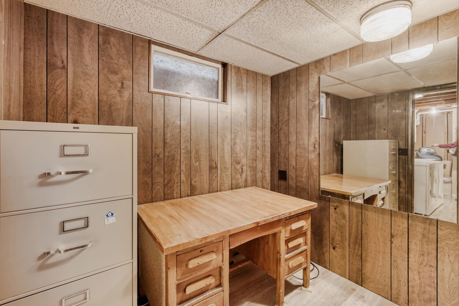 340 West Middle Street South Elgin, IL 60177 - Photo 22 of 28 a kitchen with a stove and a refrigerator