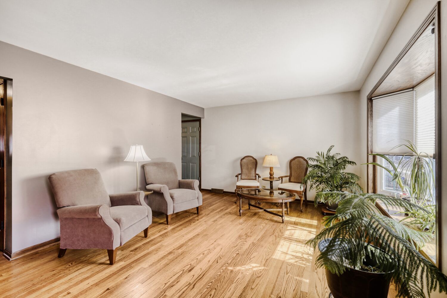 340 West Middle Street South Elgin, IL 60177 - Photo 5 of 28 a living room with furniture