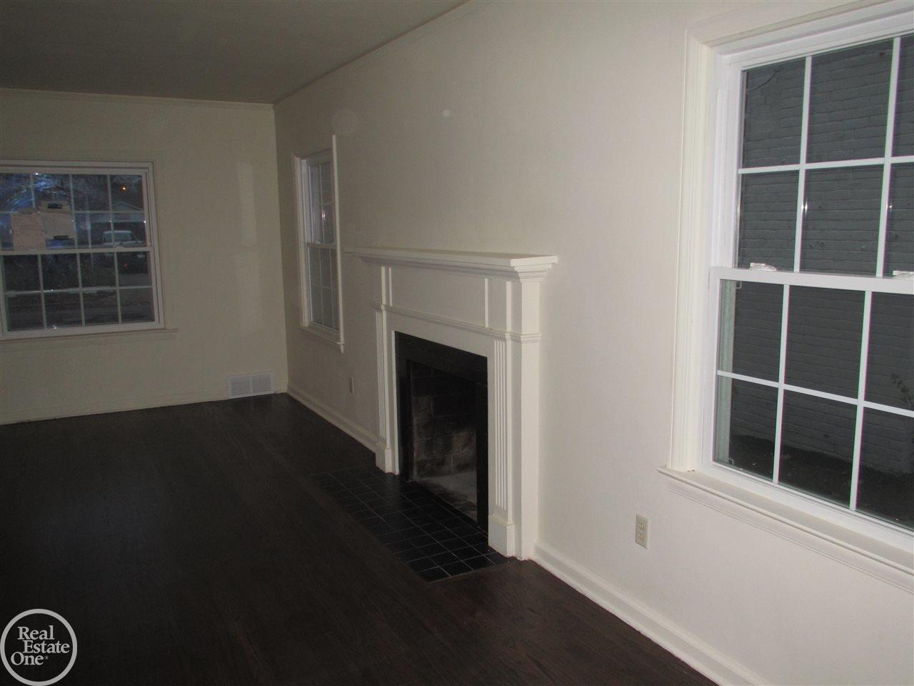 1323 Hampton Road Grosse Pointe Woods, MI 48236 - Photo 14 of 40