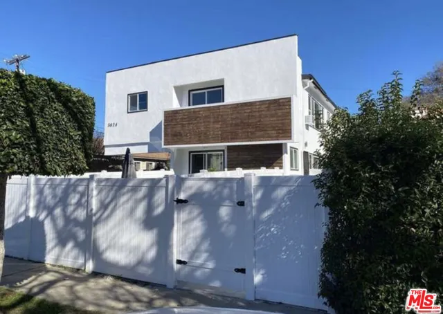 a house view with a outdoor space