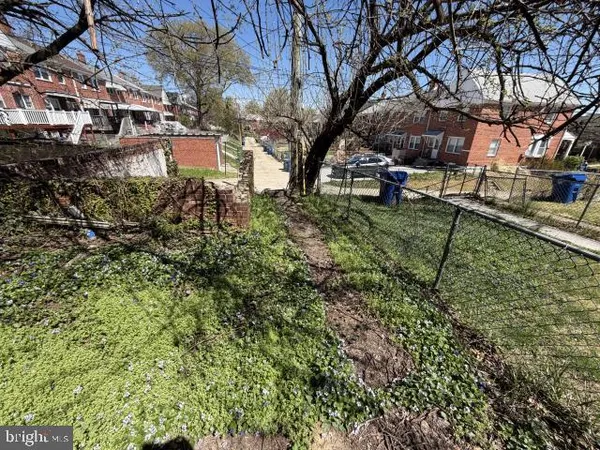 a view of a pathway with buildings