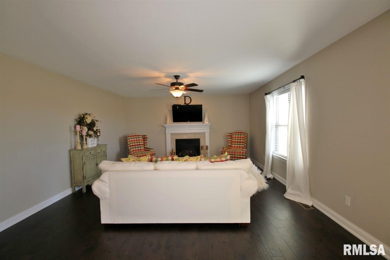 726 Drake Lane Washington, IL 61571 - Photo 11 of 28 Gallery Image 11