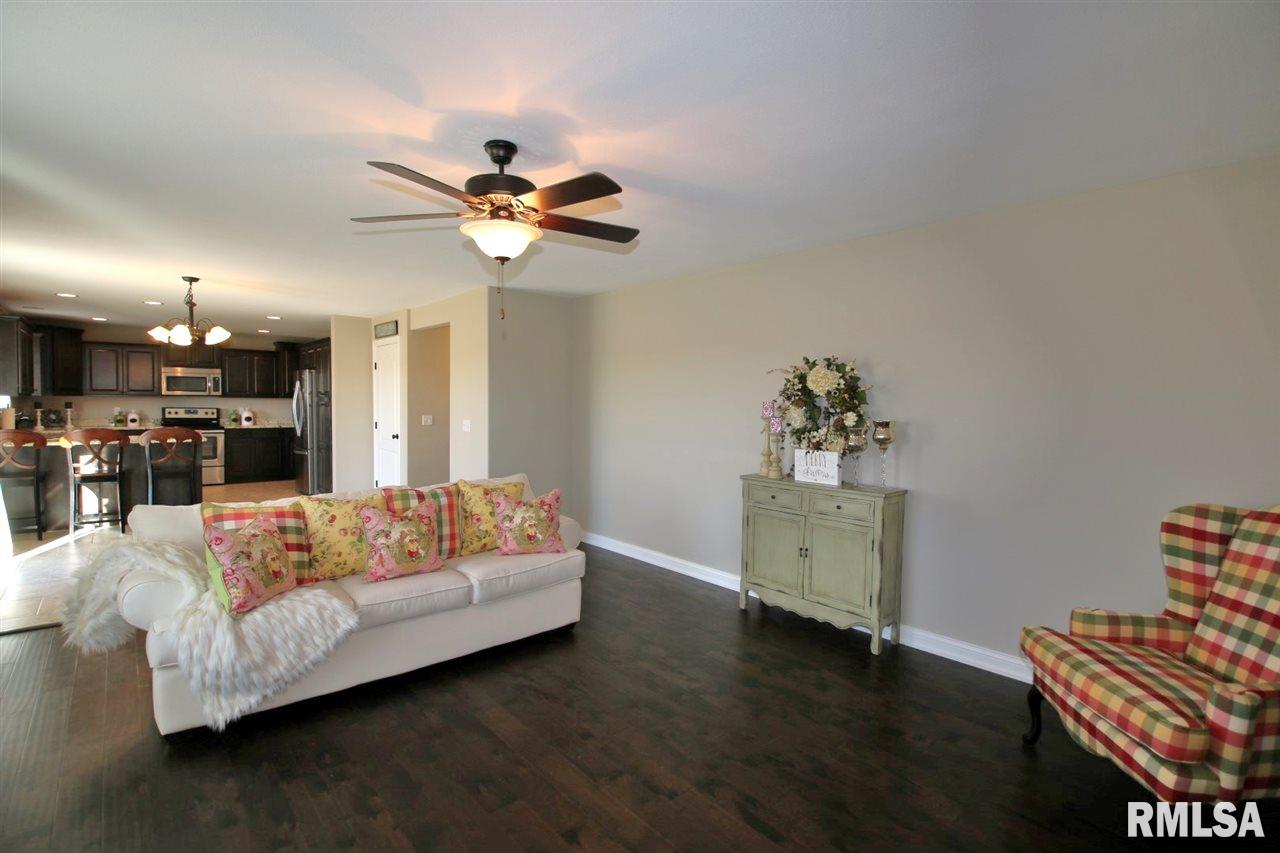 726 Drake Lane Washington, IL 61571 - Photo 13 of 28 Gallery Image 13
