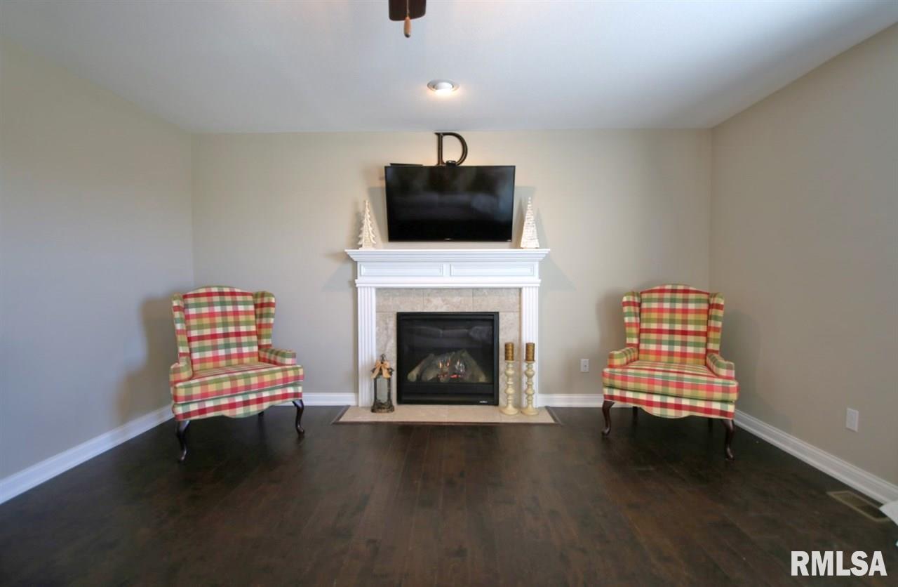 726 Drake Lane Washington, IL 61571 - Photo 14 of 28 Gallery Image 14