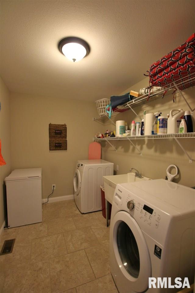 726 Drake Lane Washington, IL 61571 - Photo 15 of 28 Gallery Image 15