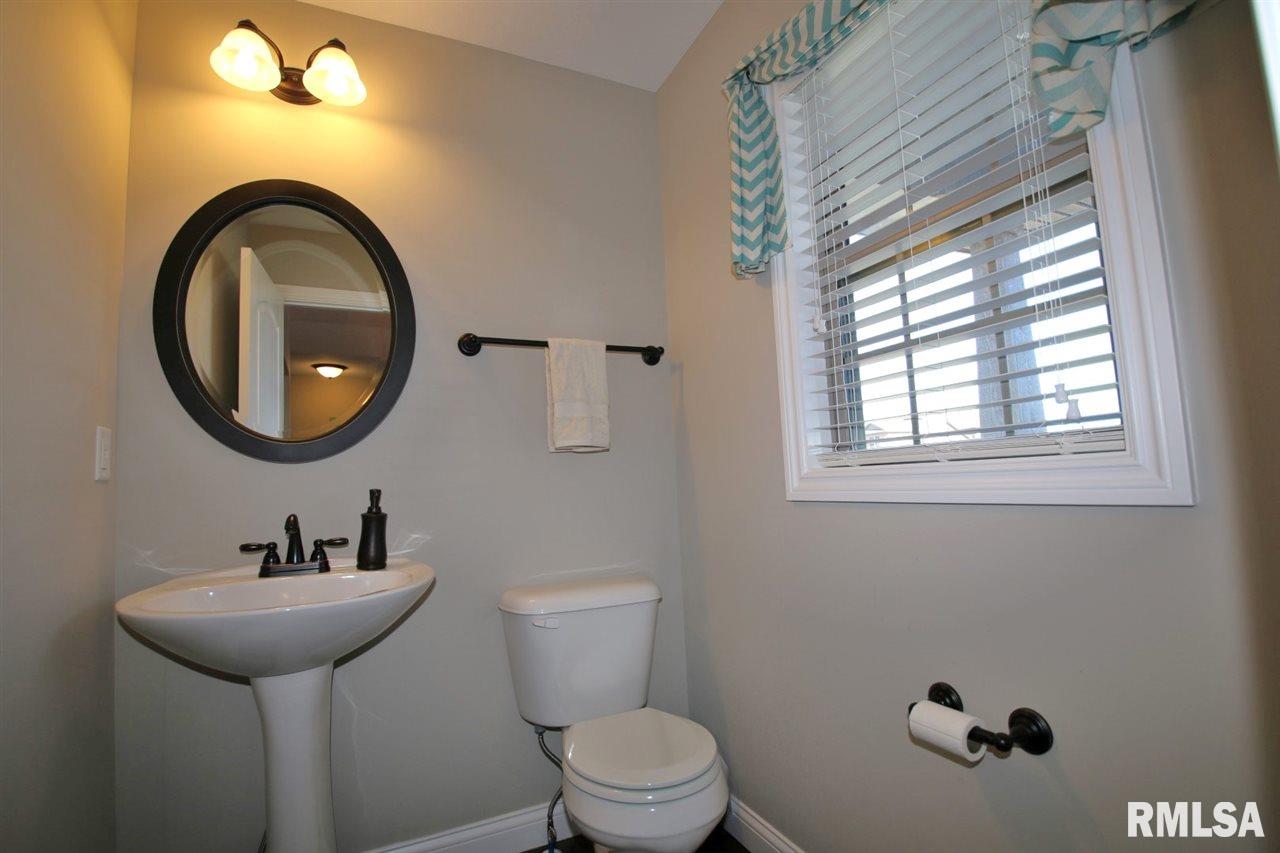 726 Drake Lane Washington, IL 61571 - Photo 6 of 28 Gallery Image 6