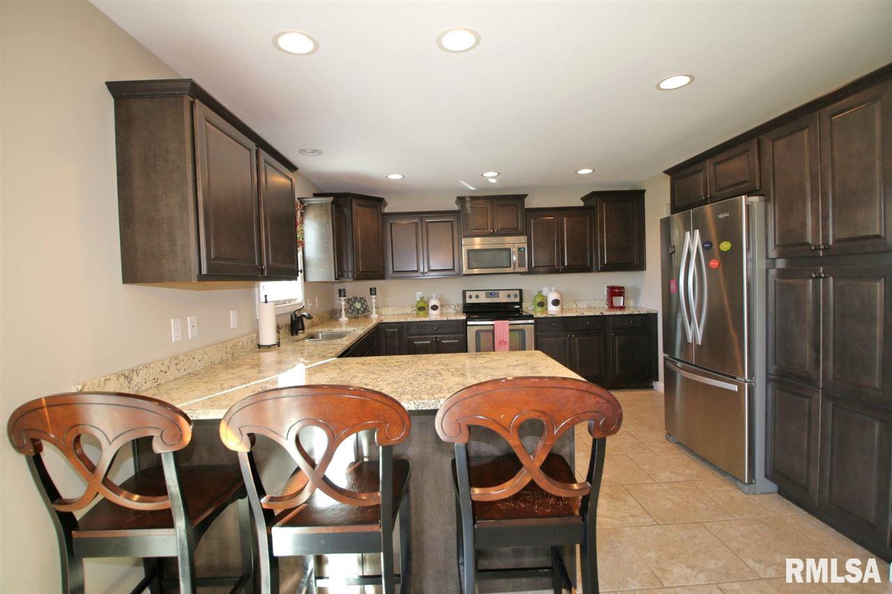 726 Drake Lane Washington, IL 61571 - Photo 8 of 28 Gallery Image 8
