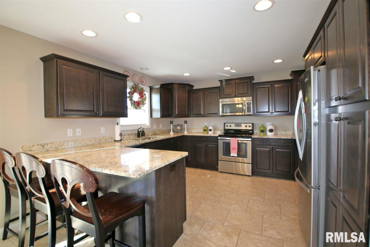 726 Drake Lane Washington, IL 61571 - Photo 9 of 28 Gallery Image 9