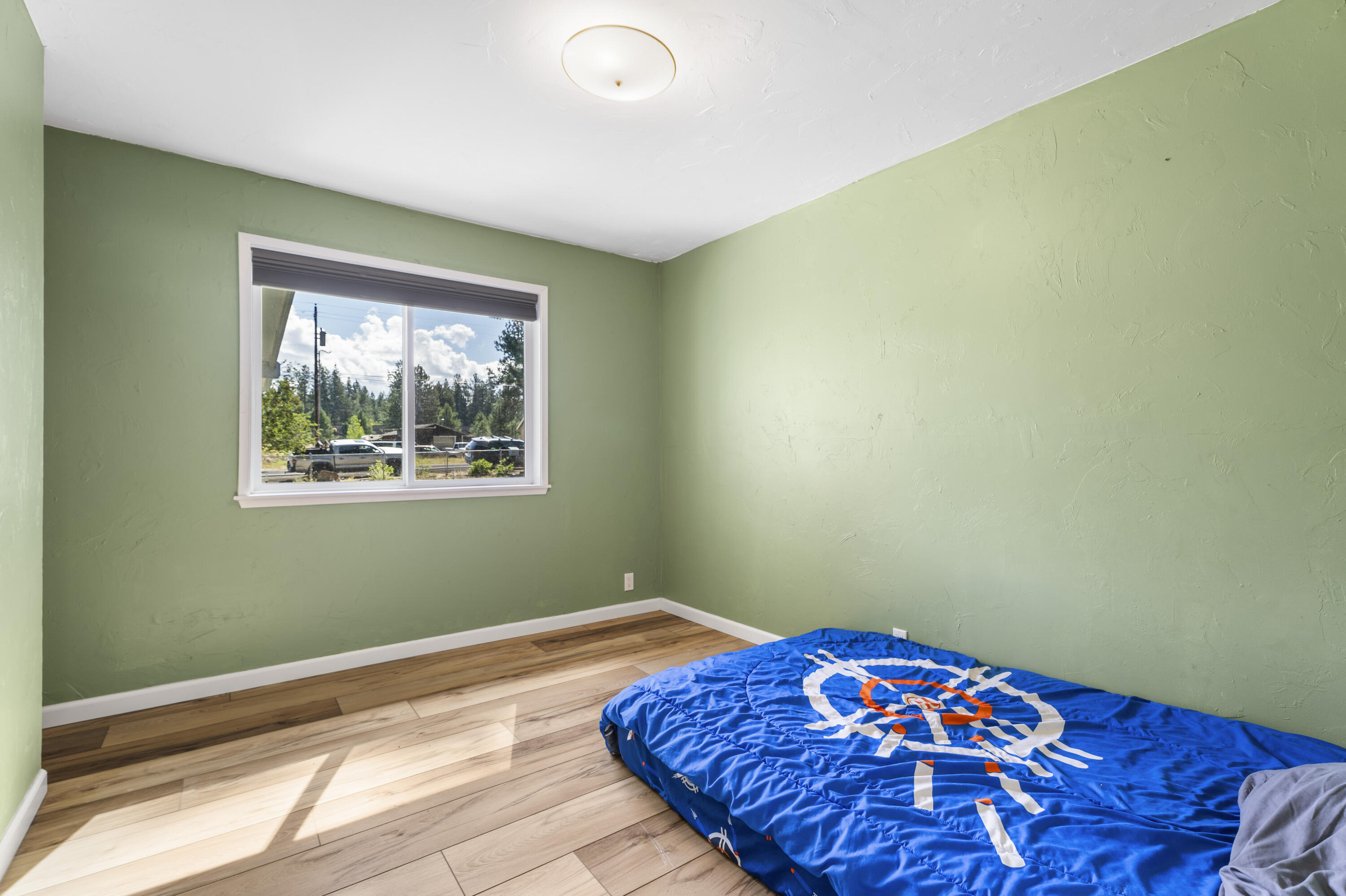 59773 Cheyenne Road Bend, OR 97702 - Photo 17 of 46 Guest bedroom